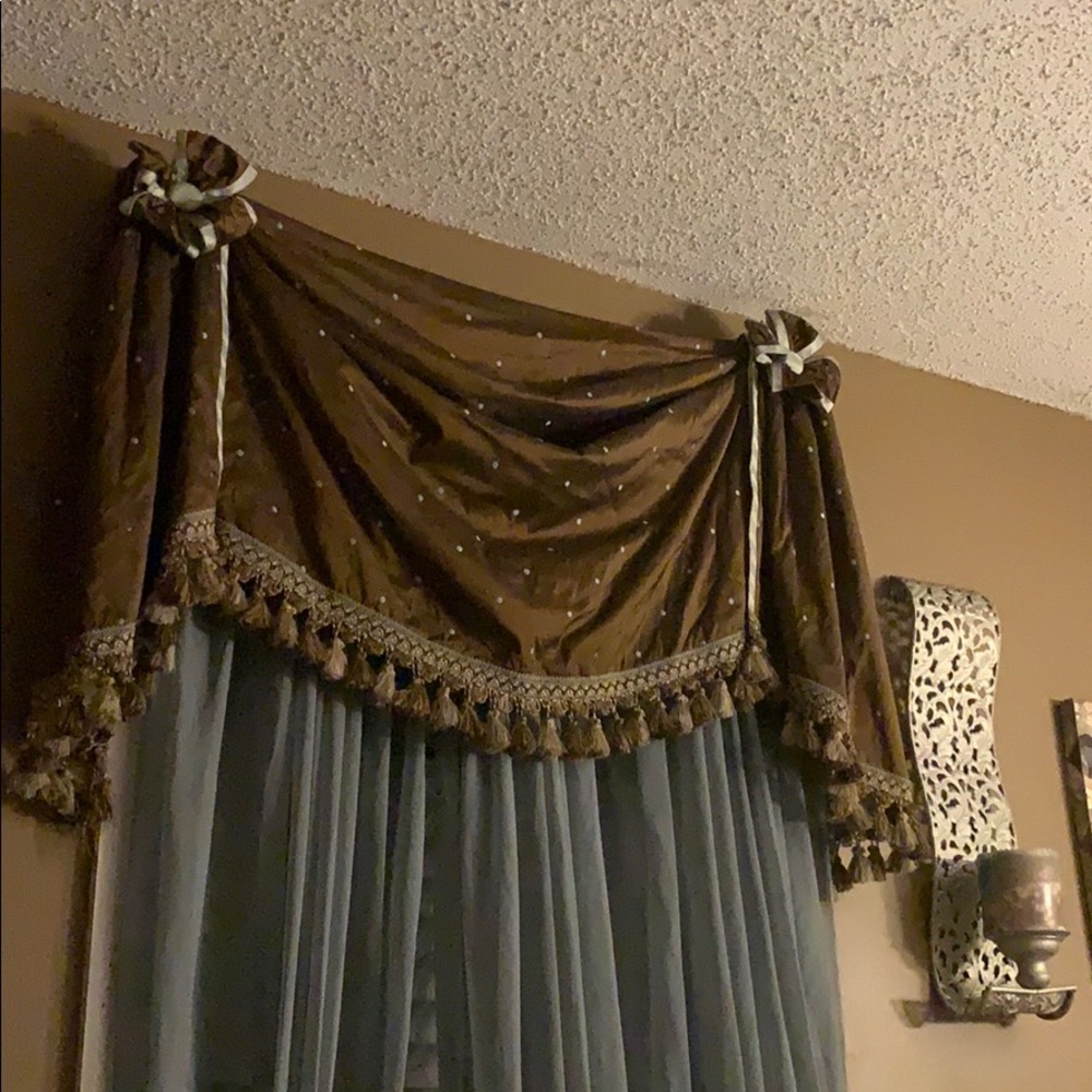 Easy to install custom drapes fit size 34-36